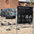 Udstillingen 'Mennesker fra Moria' kan opleves på Torvet i Grenaa frem til 11. juni.