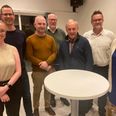 Rønde Vandværks bestyrelse ser frem til at præsentere medlemmerne for oplægget til fusion med Hornslet og Ugelbølle Vandværker. På billedet ses formand Bo Fensbæk (nummer fire fra venstre) sammen med resten af bestyrelsen. Foto: Lars Norman Thomsen