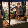 Man behøver ikke gå sulten hjem fra Sort Nat 4. oktober, da der vil være en masse restauranter og food trucks, som lokker med lækkerier. Arkivfoto: Per Bille