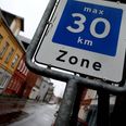 Ole Kragelund foreslår at nedsætte hastigheden til 30 km/t på Løgtenvej for at skabe et tryggere miljø for alle trafikanter. Arkivfoto