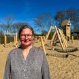 Heidi Fisker er kasserer i den forening, som borgerne i Jebjerg var nødt til at oprette for at kunne få en legeplads til byen. Foto: Cecilie Bisgaard