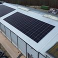 Med solceller på taget og en ny batteriløsning er Renosyd blevet selvforsynende, når det gælder grøn strøm, skriver Skanderborg Kommune, der sammen med Odder Kommune ejer affaldsselskabet. Foto: Renosyd.