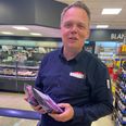 Den formodede kødtyv er nu anholdt efter flere måneders tyveri fra Meny Rønde. Indehaver René Povlsen roser de lokale betjente og medarbejdere for deres indsats i opklaringen af kødtyveriet. Foto: Lars Norman Thomsen