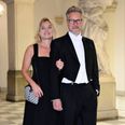 Medlem af Folketinget, gruppeformand og politisk ordfører Torsten Gejl (ALT) og Gitte Dreier Jacobsen ankommer til Drabantsalen før aftenselskab på Christiansborg Slot under fejringen af dronningens 50-års regeringsjubilæum i København, fredag den 23. september 2022.. (Foto: Philip Davali/Ritzau Scanpix)