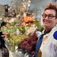 Hanne Sørensen har altid arbejdet i butik, og igennem de seneste 32 år har det været i hendes egen forretning i Stagen i Østergade. Nu ser hun frem til at få mere tid til blandt andet at være meget mere bedstemor for hendes fire børnebørn. Det er endnu uvist, hvornår Stagen præcis lukker, men ophørsudsalget er i fuld gang. Er man interesseret i at købe forretningen er den stadig til salg, fortæller Hanne Sørensen. Foto: Simon Carlson