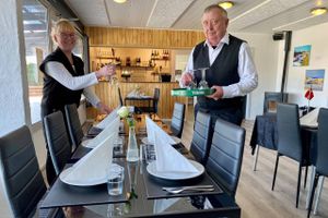 Olav Nielsen har i en moden alder kastet sig ud i livet som restauratør og med en stærk partner til at styre nye restaurant.
