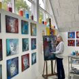 Billedkunstner Annette Hoff-Jessen er efter 28 år i Sydfrankrig rykket ind på Atelier-Kaiserborgen ved Kejlstrup sammen med sin mand Uffe Christoffersen. Kunstnerparret åbner deres atelier i weekenden 2. og 3. oktober.