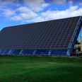 Hinnerup-Badet er A-formet, og der kommer solceller på begge sider af A'et. Foto: Favrskov Kommune