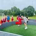 Mads Thorsøe Bager, der her ses i aktion ved en fodboldskole i Ryomgård 2024, er kontraktløs efter, at han og Vendsyssel efter gensidig enighed har ophævet kontrakten. Arkivfoto