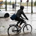 Lørdagens skybrud kan gentage sig søndag flere steder i landet, varsler DMI. Arkivfoto: Anthon Unger