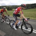 Michael Mørkøv er dansk mester i landevejscykling og var aktuel i Tour de France. Nu bruger han 'benerne' op af Søndergade i Hadsten.