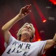 Peter AG bobler og spræller som en fisk, der netop er hevet op på land og formår at sprede noget så fantastisk som livsglæde. Foto: Inge Lynggaard Hansen