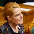 Inger Støjberg var selv til stede i Folketingssalen tirsdag, da hendes nu tidligere kollegaer stemte for, at den forhenværende minister ikke er værdig til at fortsætte i Folketinget. Foto: Jens Dresling.