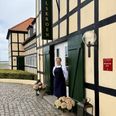 26-årige Elisabeth Madsen er ny køkkenchef på Molskroen. Pressefoto