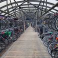 De mange hundrede cykelstativer på Bruuns Bro har fået forlænget deres levetid. Foto: Sten Brøgger
