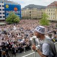 Oven på AGF's mesterskab har loyaliteten til klubfarverne i andre dele af Fodbolddanmark åbenbart svære vilkår. I hvert fald noterer Renosyd en tendens til, at både Brøndby- og FCK-trøjer i stigende grad havner i skraldespanden. (Foto: Bo Amstrup/Ritzau Scanpix)