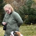 Thea Hjøllund Hansen fra Velfærdslisten Syddjurs kæmper for bedre inklusion og dyrevelfærd i kommunen. Pressefoto