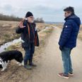 Bondeknold og toppolitiker. Bünyamin Simsek fik ikke indført mange ord på sin gåtur med Hans Erik Skjøth.