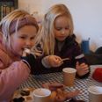 Børnehavebørnene blev budt på æbleskiver, da de var med til at indvie den historiske nøddegang. Foto: Gammel Estrup