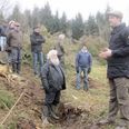 Under sidste års Klimauger i Favrskov var der skovture, hvor der blev fortalt om mange relevante emner om hvordan man kan redde klimaet - selv. Du kan også komme med ud i naturen i år. Arkivfoto