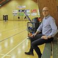 Heine Skovbak Iversen lægger ikke fodbolden på hylden i Ebeltoft IF, selvom han nu skal holde Radikale Venstres fane højt som spidskandidat