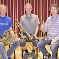 Vennerne og musikerne Klaus Gottlieb (tv.), Rolf Sandmark og Martin Schuster (th.) har alle tre fejret 40 års jubilæum i Aarhus Symfoniorkester. Foto: M. Jeppesen