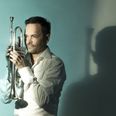 Norske Arve Henriksen udfolder sig sammen med den prisvindende sanger og komponist, Janne Mark, og Aarhus Jazz Ochestra. Pressefoto