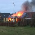 Voldsomme flammer hærgede en garage ved en privat dagplejer ved Thisted søndag formiddag. Foto: Øxenholt Foto.