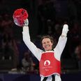 Lisa Kjær fra Ry vandt fredag aften bronze ved de paralympiske lege i Paris, da hun vandt over Marie Antoinette Dassi fra Cameroun. Foto: Maja Smiejkowska/Reuters