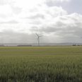 Vindmøllerne i Hollandsbjerg Enge kan blive endnu mere markante, hvis energivirksomheden Vattenfall får lov at opsætte de op mod 180 meter høje kæmpevindmøller. I en af Norddjurs Kommunes tidligere vurderinger af området lyder det, at: ”Vindmøllerne i Hollandsbjerg Enge er et oplevelsesrigt element i delområdet, da de på trods af den visuelle uro også tilfører området storskalakarakter og kontrast”