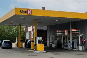 I slutningen af 2022 blev det meldt ud, at Uno-X ville overtage 57 servicestationer efter Reitan Convenience Danmarks aftale med DCC (Shell) udløb. 
