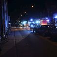 Gaden var fyldt med brandbiler og ambulancer.