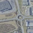 Den 54-årig kom kørende fra Søndre Ringvej (nederst i billedet) og ind i rundkørslen. Foto: Styrelsen for Dataforsyning og Effektivisering, skråfoto