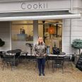 Inger Kjær holder meget af Grenaa. Caféen Cookii er dog et af yndlingsstederne. Her kan hun følge bylivet og slappe af. Foto: Privat foto