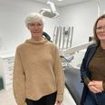 Charlotte Green (til venstre) og Rikke Randrup Skåning glæder sig over den nye tandklinik i Hammel. Pressefoto