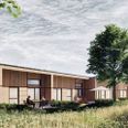 Alken Søbred - et seniorbofællesskab med 38 seniorboliger og 10 parcelhuse - trak torsdag en stor del af Alken til borgermøde i mejeriet. Illustration: Fabulas