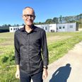 Jens Mathiasen glæder sig til uge 38, hvor en gruppe elever fra Elev Skole rykker over i nyopførte pavilloner, som alt i alt er markant bedre end skolen fra 1910. Foto: Kim Skovrup Andersen