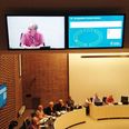 Bortset fra Lars Storgaard (K) der er vist med en rød prik, så stemte resten af byrådet for en ny rygepolitik fra 2016.