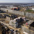 »Lysvæld bliver en rigtig attraktiv tilføjelse til området, og vi er samtidig ved at lægge sidste hånd på Aktivitetspladsen ved siden af Lysvæld, som bliver et mødested med plads til træning, afslapning og spil. Så der er meget at se frem til for de kommende beboere,« siger Jacob Futterup Sørensen fra A. Enggaard. Foto: A. Enggaard