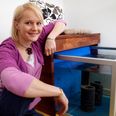 Doktorfisken, Garra Rufa er kommet til Charlotte Baarup Aabys fodklinik i Højbjerg. Den kan nogle tricks, som kan hjælpe folk med fod-problemer.