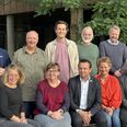 Forligskredsen fra v. Frank Rune Kristensen Nielsen (O), Jens Szabo (V), Christian Wibe-Marker (C), Peter Kjær (Ø), Frank Møller Worch (A), Christina Bottke (V), Anne Heeager (B), Trine Frengler (A), Borgmester Frands Fischer (A), Charlotte Vindeløv (F), Martin Frausing Poulsen (Æ) og Peter Kruse (I). Foto: Skanderborg Kommune