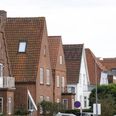 Analysen viser, at en kunde, der har haft det samme forsikringsselskab i mindst ti år, i gennemsnit betaler 425 kroner mere om året for sin bilforsikring, når man sammenligner med en ny kunde. (Arkivfoto). - Foto: Bo Amstrup/Ritzau Scanpix