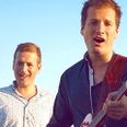 Jakob og Josef Baumgartner leverer popmusik fra hjertet torsdag aften på Bønnerup Havn. Pressefoto