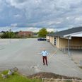 For tre år siden købte Per Bygholm den gamle supermarkedsgrund på Søndre Skovvænget for at omdanne den til nyt boligmråde med moderne seniorboliger. Det gamle supermarked skal efter planen omdannes til nyt fælleshus for området, men tre år senere kan Per Bygholm altså fortsat ikke få at vide, hvornår han kan begynde arbejdet. Foto: Simon Carlson