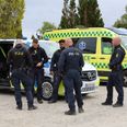 Østjyllands Politi var mandag 11. maj massivt til stede i Handrup nær Ebeltoft. Foto: SpotFoto