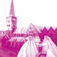 Sammen med Aarhus Domkirke inviterer Aarhus Teater på en helt speciel dannelsesrejse mellem scenen og kirken. Det sker med en række fælles kulturelle, kunstneriske og musikalske begivenheder kaldet "Over Torvet". Pressefoto