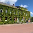 Det gamle Thorsø Hotel er i for dårlig stand til at kunne ombygges til moderne og tidssvarende boliger.