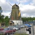 Hammel Mølle var meget forfalden, før den for nylig blev revet ned. Foto: Google Maps
