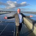 Solcellerne på Danpres' tag producerer omkring 1 million kilowatt om året - det svarer til knap en tredjedel af det samlede årsforbrug hos private husstande i Låsby.