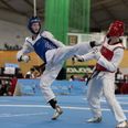 Magnus Møller i den blå farve i kamp til DM i taekwondo. Privatfoto